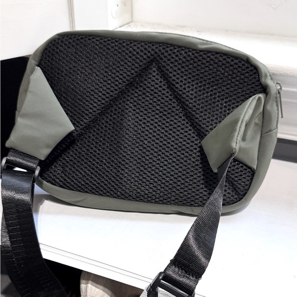 👜 Stunning Obie Cross Body Everyday Bag - Hunter Green - Brand New with Tags 👜 - Picture 6 of 16